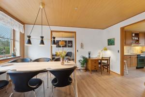 Spacious Holiday Home Near The Beach