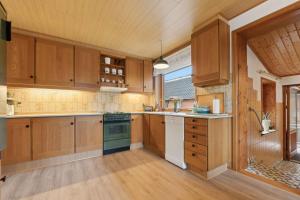 Spacious Holiday Home Near The Beach