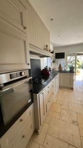 Maisons de vacances Provencal Villa With Pool And Panoramic Views : photos des chambres
