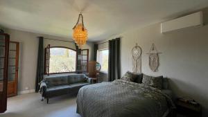 Maisons de vacances Provencal Villa With Pool And Panoramic Views : photos des chambres