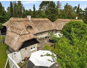 Cozy Thatched House At Høve Beach