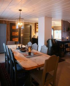 Charming Cabin In Vikerfjell