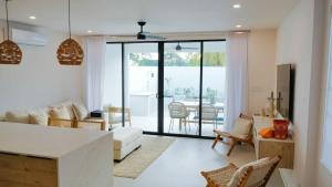 New CHIC 3BR Villa Walk to Beach Pool & Terrace