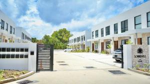 New CHIC 3BR Villa Walk to Beach Pool & Terrace