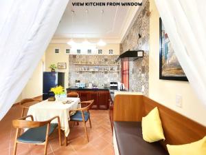 Garden villa with Hoi An style near My Khe beach