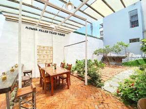 Garden villa with Hoi An style near My Khe beach