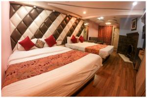 Darjeeling Kanchenjunga Himalayan View Hotel Broadway Annecy Near Mall Road with #Wi-Fi #Restaurant #Premium & Spacious Room #Prime Location - Best Seller Hotel in Darjeeling