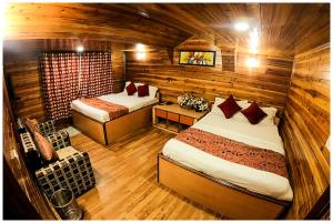 Darjeeling Kanchenjunga Himalayan View Hotel Broadway Annecy Near Mall Road with #Wi-Fi #Restaurant #Premium & Spacious Room #Prime Location - Best Seller Hotel in Darjeeling