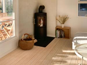 Charming Cottage Close To Smidstrup Beach