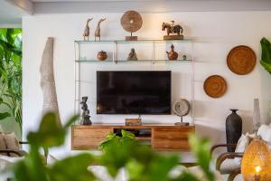 Spacious Charming 4BR Balinese Villa, Seminyak