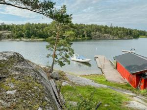 Cabin With Private Beach At Ingarö