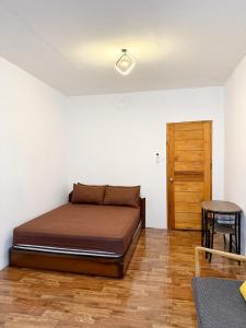 Lees Transient Unit 5