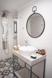 Michalis Apartment with Outdoor Jacuzzi