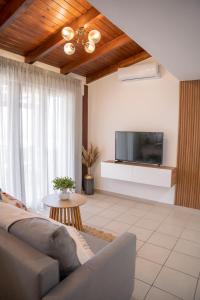 Michalis Apartment with Outdoor Jacuzzi