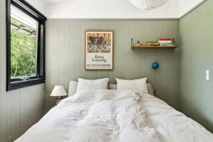 60S Log House With Woodland Cabin Vibe