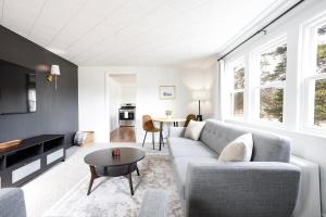 King Bed, Work Desk, Near Hwy, Laundry Room Access