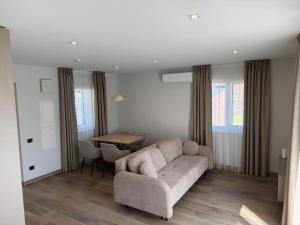 Kotedžas su dviem miegamaisiais