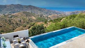 El Solitaire-Luxurious villa-Infinity salt water pool-Sea views-Jacuzzi