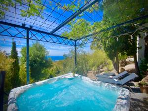 El Solitaire-Luxurious villa-Infinity salt water pool-Sea views-Jacuzzi