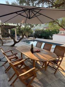 Artemis Poolhouse Apartments