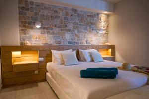 GNM Panoramic View Island House