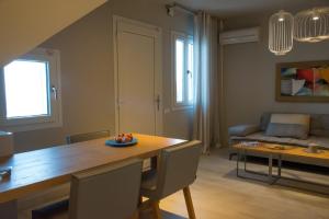 GNM Panoramic View Island House