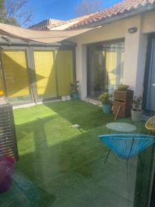 Atypical 5-person house with patio, downtown, air-conditioning