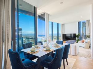 Luxe 3BR Penthouse by beach with Lap Pool & Parking SIGNATURE