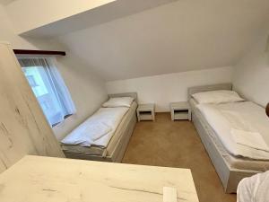 Apartments near Golf Resort Kunětická Hora, Dříteč