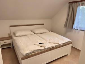 Apartments near Golf Resort Kunětická Hora, Dříteč