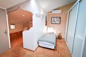 B&B / Chambres d'hotes Le Mas de Gleyzes - Charme Authentique & Detente avec Piscine : Chambre Double De Surga