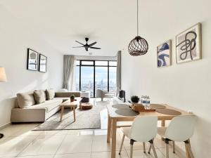 Beacon Executive Suites #Bright House warmth suite with Skypool at Georgetown