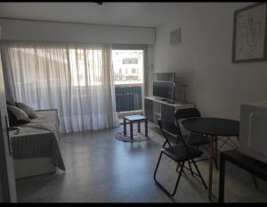Beautiful apartment, sea, air conditioning, internet