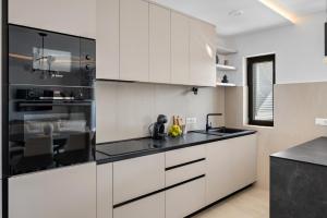 NEW! Luxury Apartment With Jacuzzi 20 Near The Sea