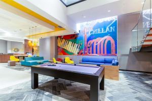 Tru By Hilton Chillan Ferrat