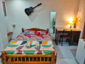 Ebony Room - Comfortable Suite