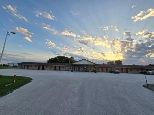 OYO Sandman Inn