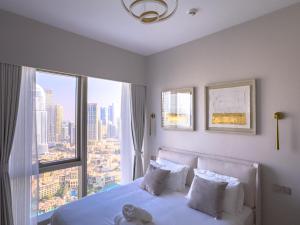 GRANDE SIGNATURE with a direct Burj Khalifa view and Private Fountain Show at high floor with DXB AIRPORT VIP Shuttle option for 6 guests