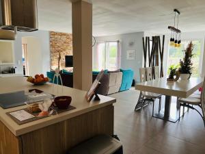 Villas Villa Moderne avec Piscine : photos des chambres