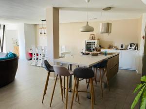 Villas Villa Moderne avec Piscine : photos des chambres