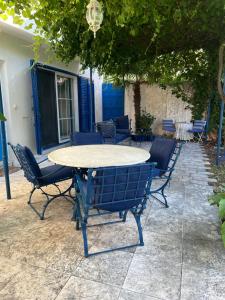 APARTMENT AMBLI HOUSE