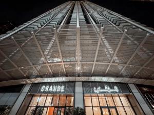 GRANDE SIGNATURE with a direct Burj Khalifa view and Private Fountain Show at high floor with DXB AIRPORT VIP Shuttle option for 6 guests