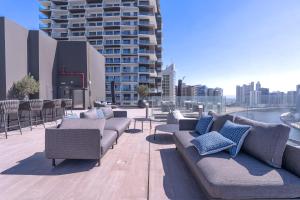 StayShort - Studio in 15 Northside Sleeps 2 with City Views