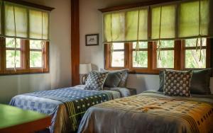 Luxury Wooden Villa in a Secret Garden Downtown