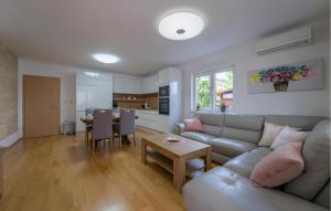 Cozy Apartment In Fazana With Wifi 