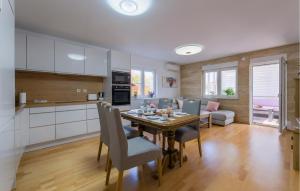 Cozy Apartment In Fazana With Wifi 