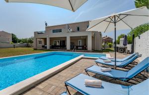 Awesome Home In Brtonigla With Sauna