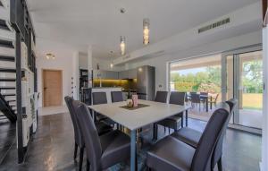 Awesome Home In Brtonigla With Sauna 