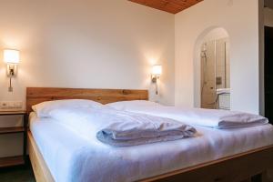 Double Room with Private External Toilet  room in Pension Schlossberg