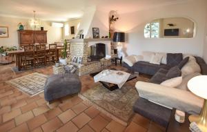 Maisons de vacances Stunning Home In Morieres-Les-Avignon : photos des chambres